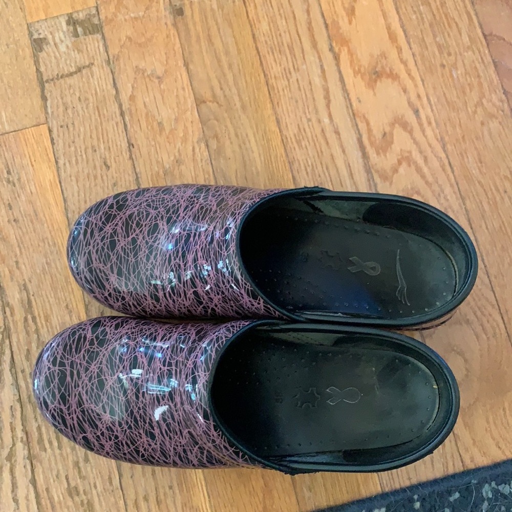 Dansko, breast cancer awareness, pink and black